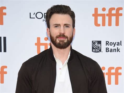 People Point Out Double Standard of Chris Evans Nude Leak